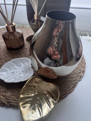 Jarrón Decorativo Metal y Cerámica