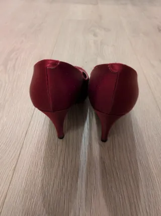 Zapatos de tacón Angel Alarcón rojos