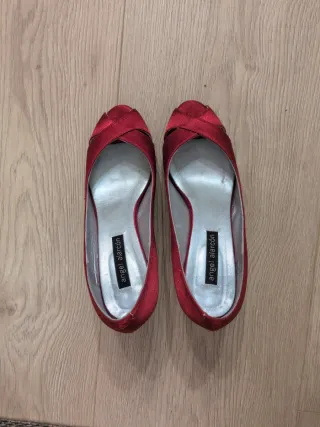 Zapatos de tacón Angel Alarcón rojos