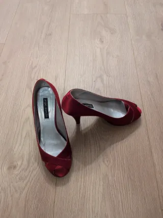 Zapatos de tacón Angel Alarcón rojos