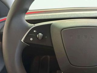 Tesla Model Y Gran autonomía con tracción trasera