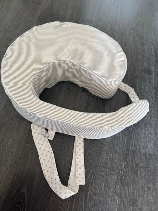 Cojín de lactancia con estrellas