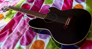 Guitarra Electroacústica Ibanez Talman TCY10-E.