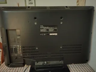 Televisor Toshiba REGZA Negro LCD de 32 pulgadas.