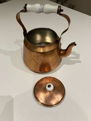 Tetera de cobre macizo y porcelana