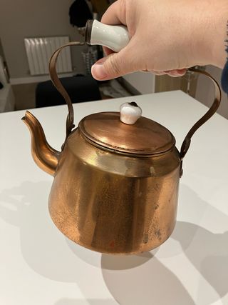 Tetera de cobre macizo y porcelana