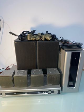 Home Cinema Philips con Altavoces Pequeños