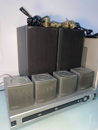 Home Cinema Philips con Altavoces Pequeños