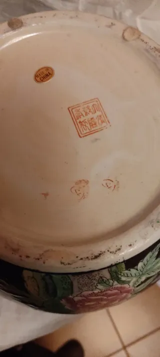 Tibor chino antiguo decorado. 23cm de alto