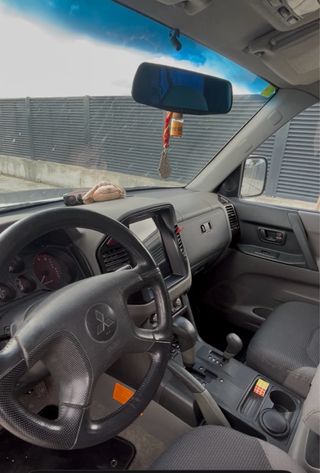 Mitsubishi Montero 2003