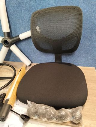 SONGMICS Silla de Malla Giratoria, Altura y Reposapiés Regulables