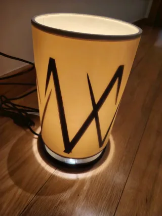 Lámpara de mesa tela y metal