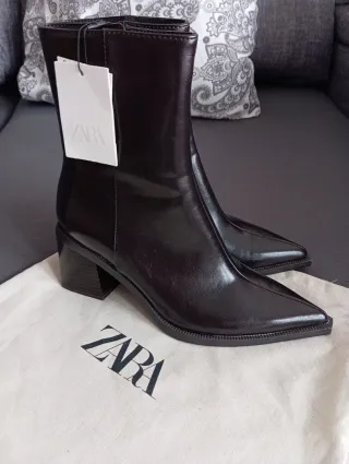 Botín tacón ancho Zara