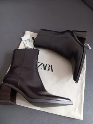 Botín tacón ancho Zara