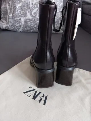 Botín tacón ancho Zara