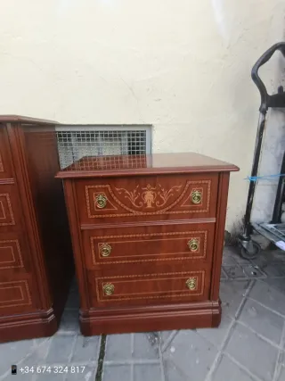 Conjunto cómoda y mesillas de noche