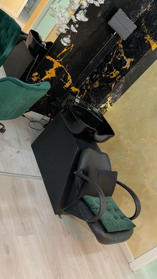 Mobiliario elegante para peluquería o centro de es