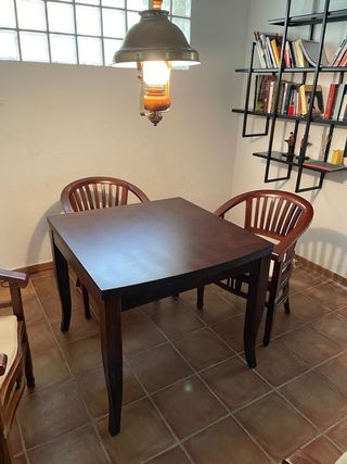 Silla rústica de madera