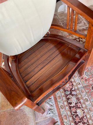 Silla rústica de madera