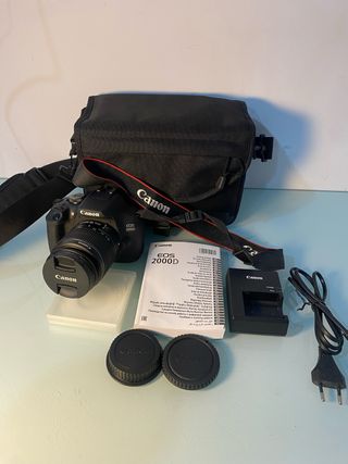 Fotocamera Canon EOS 2000D + Accessori