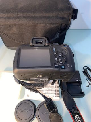 Fotocamera Canon EOS 2000D + Accessori