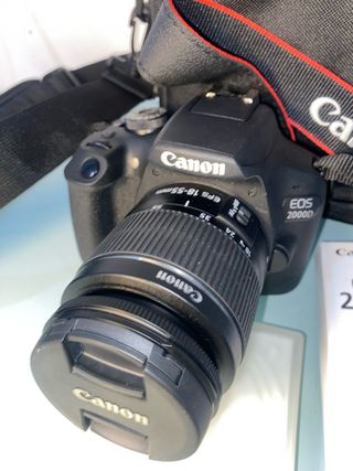 Fotocamera Canon EOS 2000D + Accessori