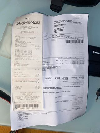 Fotocamera Canon EOS 2000D + Accessori