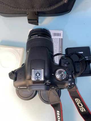 Fotocamera Canon EOS 2000D + Accessori