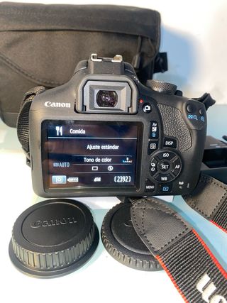 Fotocamera Canon EOS 2000D + Accessori