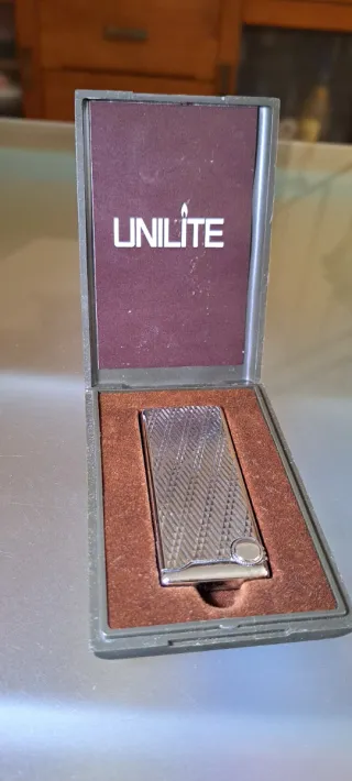 Mechero Unilite Metálico con Estuche