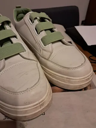 Scarpe Zuiki bianche con chiusura elastica velcro