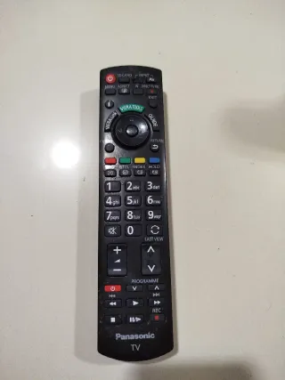 TV Panasonic 37" LED Full HD con mando