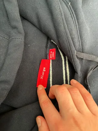 Sudadera Supreme Negra