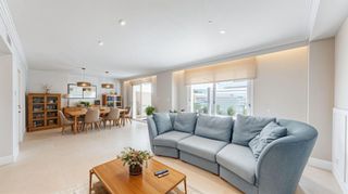 Mesa de centro de madera maciza estilo nórdico con