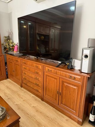 Mueble de salón madera y cristal