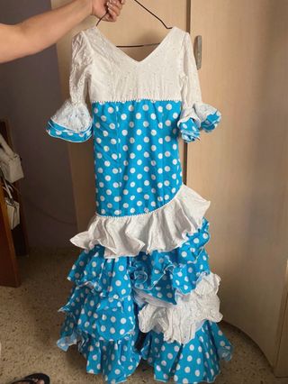 Traje de flamenca blanco y azul, de niña