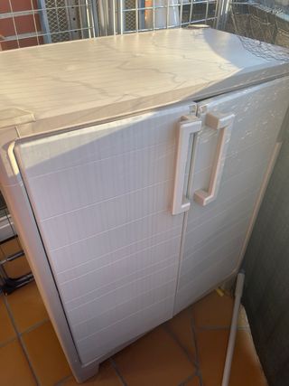 Armario resina para exterior , en perfecto estado