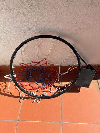 Cesto de basquete em bom estado