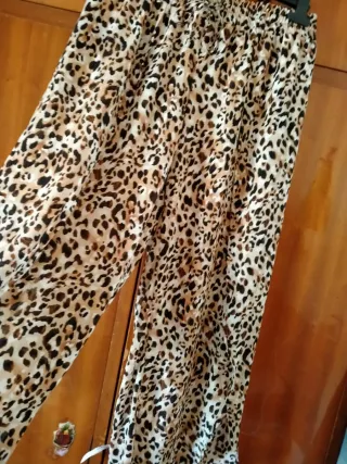 Conjunto Top Negro y Pantalón Animal Print