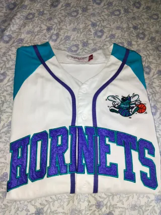 los Charlotte Hornets de la NBA, camiseta beisbol