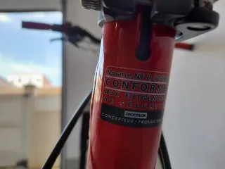 Bicicleta infantil Decathlon roja