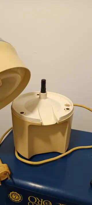 Exprimidor eléctrico vintage amarillo