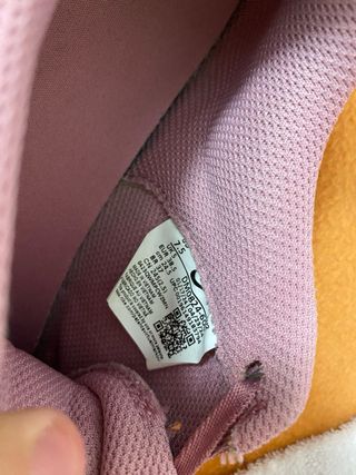 Nike MC Trainer 2 para mujer en color rosa.