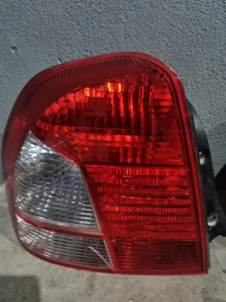 Pilotos Traseros Kia Shuma II