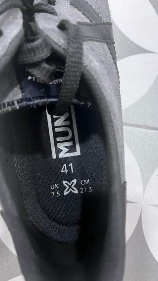 Zapatillas Munich Grises y Negras