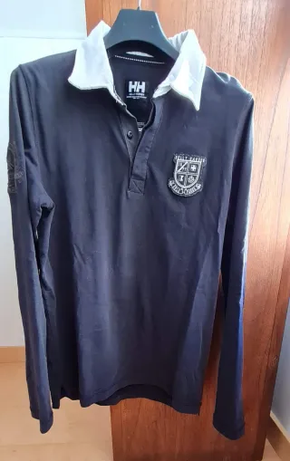 Polo Helly Hansen negro cuello blanco M bordado.