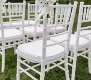 Sillas de resina blancas apilables