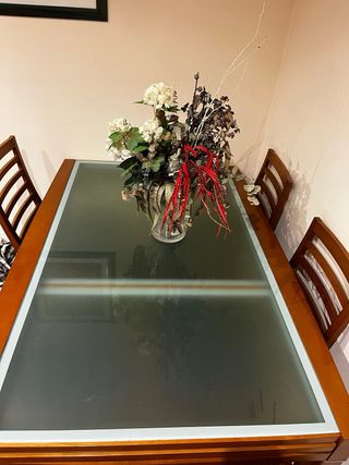Mesa de comedor cristal y madera con 4 sillas