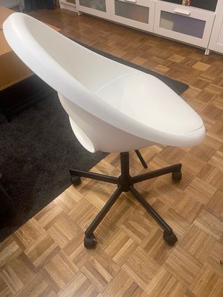 Silla de oficina Ikea blanca y negra