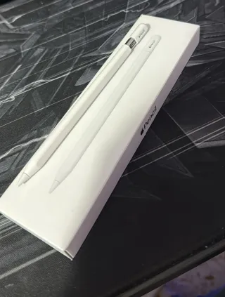 iPad con Lápiz Apple y Funda Azul